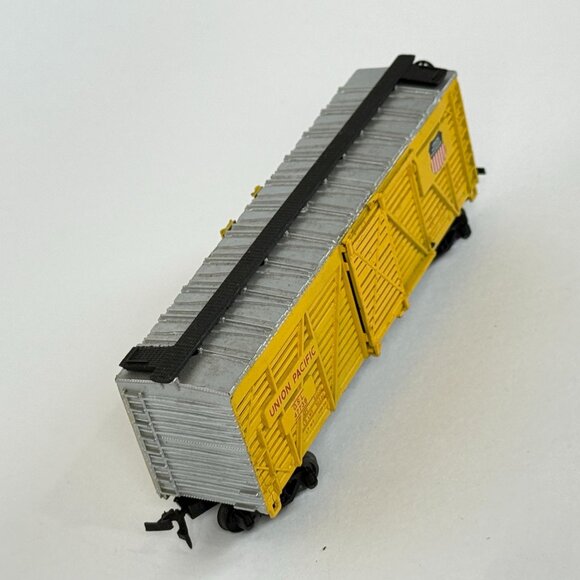 HO Scale Vintage Model Train Cars 2 Tanker & Freight Model Train Collector - Picture 5 of 10